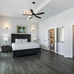 5Br Penthouse With Amenities Near Fq