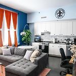 Modern Downtown Condo W Rooftop Gym