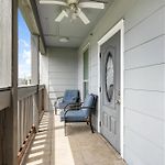 Baronne Street Spacious And Fully Furnished Condo