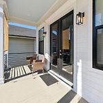 Immaculate Superdome Home Parking Yard Tvs Ensuite