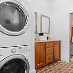 Mid-City 2Br Retreat Near French Quarter
