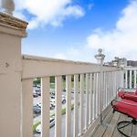 Spacious Condos On Carondelet Street Close To The French Quarter