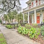 Perfect Location: Inviting Uptown New Orleans Apt!