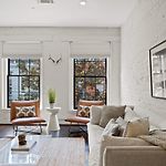 Group-Friendly Suite Near Bourbon Street