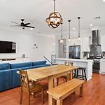 Stylish 3Br W Parking Balcony Walk Everywhere