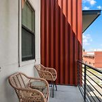 Stunning 4 Bedroom Townhouse In Mid City