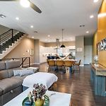 Stunning 4 Bedroom Townhouse In Mid City