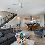 Spacious 4Br Home W Pool & Parking !!!