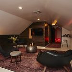Royal Street Inn & Bar