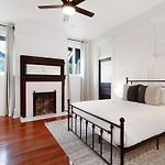 Spacious And Elegant Family Home In Mid-City