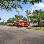 Spacious And Elegant Family Home In Mid-City