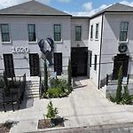 Blue Crawfish Boutique Hotel & Pool Bar