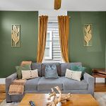 New Orleans Retreat W Backyard Fire Pit