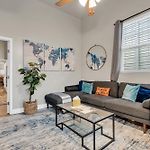 Tranquil Retreat W High Ceilings Near Streetcar