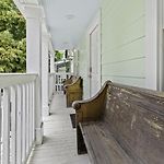 Chic Marigny Retreat Near French Quarter
