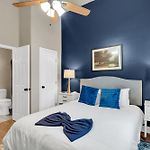 Tranquil Retreat W High Ceilings Near Streetcar