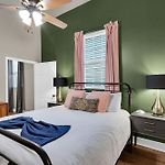 Tranquil Retreat W High Ceilings Near Streetcar