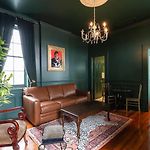5 New Orleans Themed Units In Fq With Pool