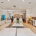 Bright Villa W Heated Pool & Pool Table 5Br 4Ba