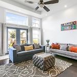 Sunny Home Walking Distance To Quarter And Dome