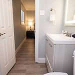 1Br Frenchmen Stay W Pool, Hot Tub & Balcony