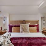 Luxe 6-Bedroom Garden District Suite Hotel Pool