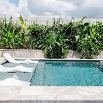Expansive 7 Bedroom Home Heated Pool & Spa