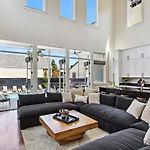 Gorgeous Grand Home With Heated Pool