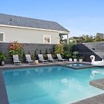 Gorgeous Grand Home With Heated Pool