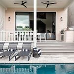 Luxe 7 Bedroom Home Heated Pool & Spa