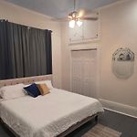 2Br Penthouse On Claiborne
