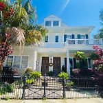 The Dragonfly Treme-Historic Guesthouse-Near French Quarter