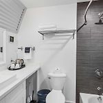 The Moon Quonset Hut Vacation Rental Heated & Chilled Pool