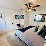 3 Bedroom Private First Floor Apartment In Marigny Sleeps 6 Walk To Frenchmen & Bourbon & French Quarter