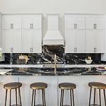 New Stylish Renovation Heated Pool & Spa