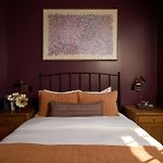 Garden District Stay Shared Heated Pool & Spa