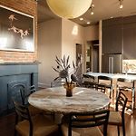 Garden District Stay Shared Heated Pool & Spa