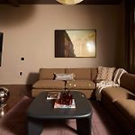 Garden District Stay Shared Heated Pool & Spa