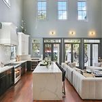 Designer Home On Magazine Pool And Spa