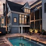 Lush Garden District Suite & Shared Outdoor Space