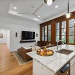 Posh Cbd Hotel Suite With Private Courtyard