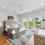Elegant Stylish Home With Hot Tub & Pergola