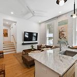Opulent Cbd Hotel Suite Near French Quarter