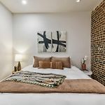 Sleek Modern Condo Walk To French Quarter