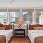 Two Expansive Hotel Suites Near French Quarter