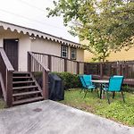 Modern Nola House With Yard Your Mardi Gras Base
