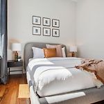 New Stylish Renovation Heated Pool & Spa