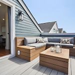 2 Designer Homes 14 Bedrooms Walk To St Charles