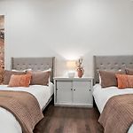Sleek Historic Apartment In The Cbd