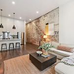 Sleek Historic Apartment In The Cbd